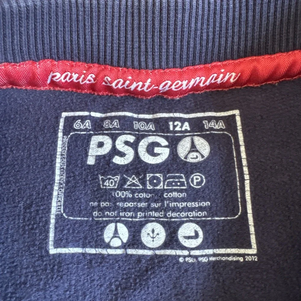 PSG Football Club Crewneck Navy Blue SWEATSHIRT 12A Sz Kids M / Women's Small‎